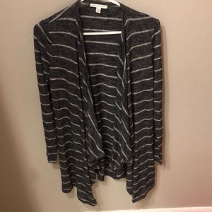 American Eagle gray and white drape cardigan